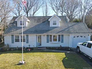 359 Randall Road, Ridge, NY 11961