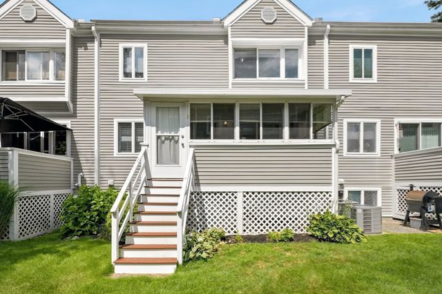 1002 Pine Brook Dr 20, Peabody, MA 01960