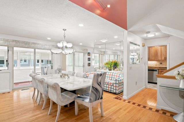 1002 Pine Brook Dr 20, Peabody, MA 01960