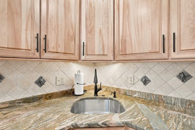 1002 Pine Brook Dr 20, Peabody, MA 01960