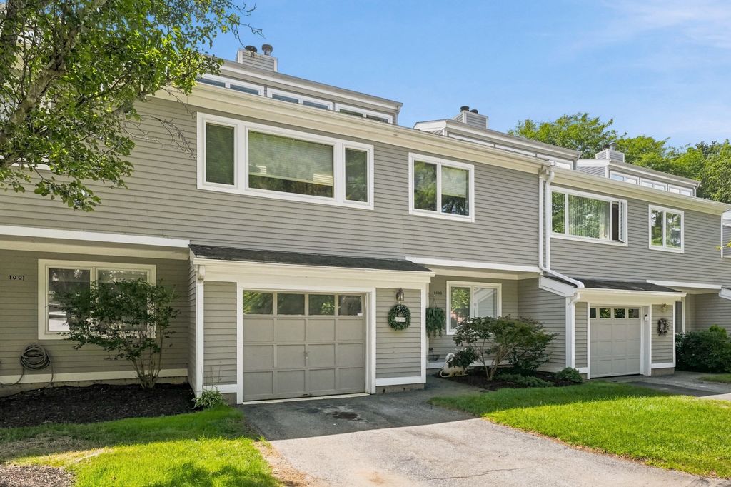 1002 Pine Brook Dr 20, Peabody, MA 01960