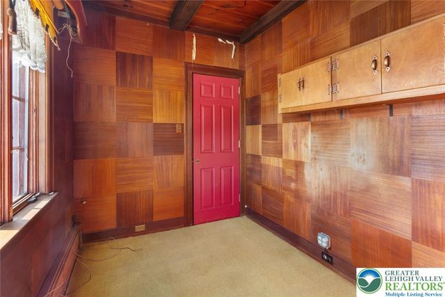 100 North Fairview Street, Nazareth Boro, PA 18064