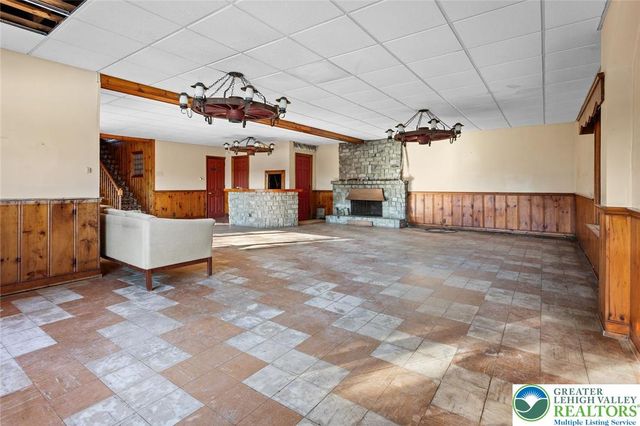 100 North Fairview Street, Nazareth Boro, PA 18064