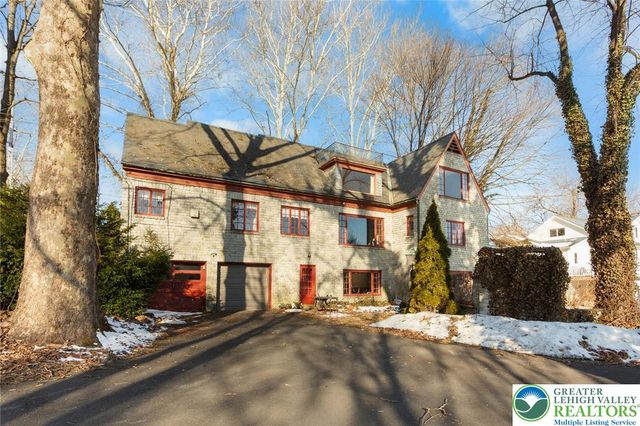 100 North Fairview Street, Nazareth Boro, PA 18064