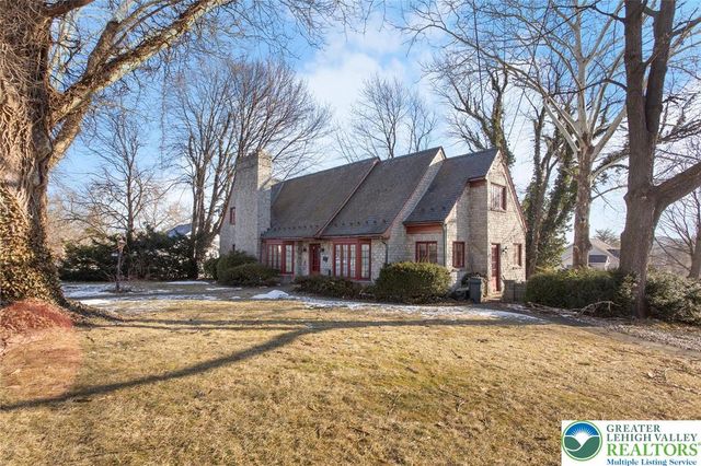 100 North Fairview Street, Nazareth Boro, PA 18064