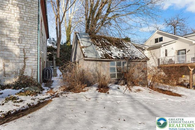 100 North Fairview Street, Nazareth Boro, PA 18064