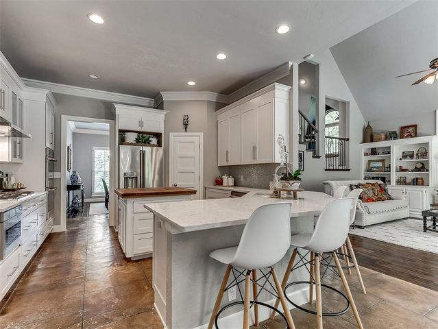 10049 Hidden Hollow Lane, Oklahoma City, OK 73151