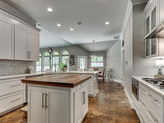 10049 Hidden Hollow Lane, Oklahoma City, OK 73151