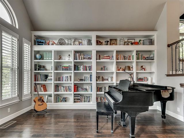 10049 Hidden Hollow Lane, Oklahoma City, OK 73151