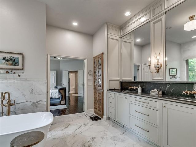 10049 Hidden Hollow Lane, Oklahoma City, OK 73151
