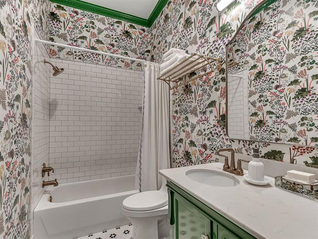 10049 Hidden Hollow Lane, Oklahoma City, OK 73151