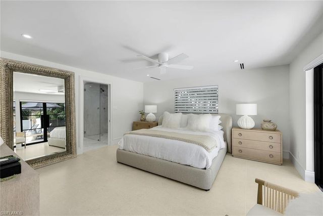 1095 Sandpiper ST, Naples, FL 34102