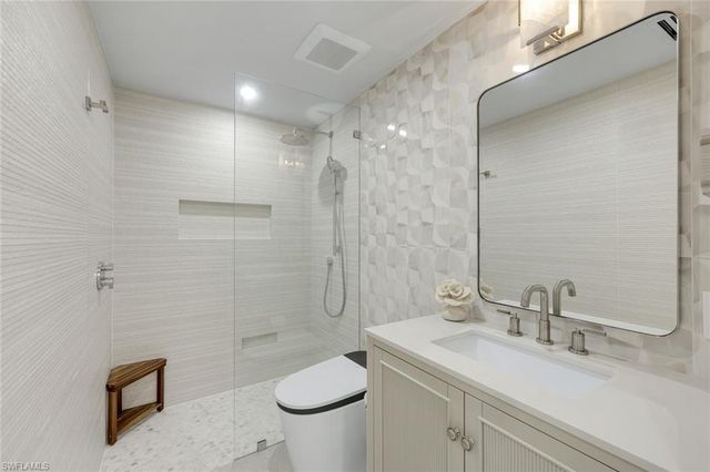 1095 Sandpiper ST, Naples, FL 34102