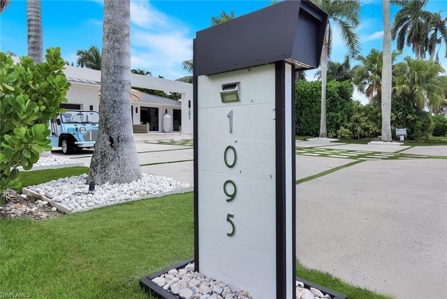 1095 Sandpiper ST, Naples, FL 34102