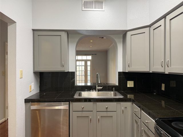 3636 Lake Street, Houston, TX 77098