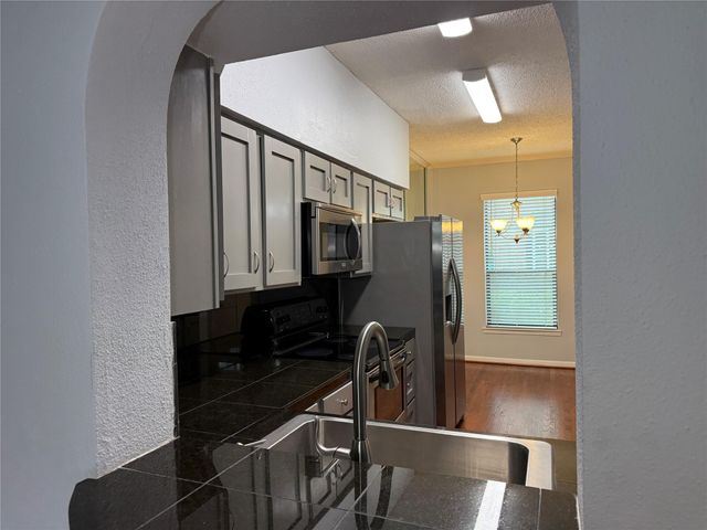 3636 Lake Street, Houston, TX 77098