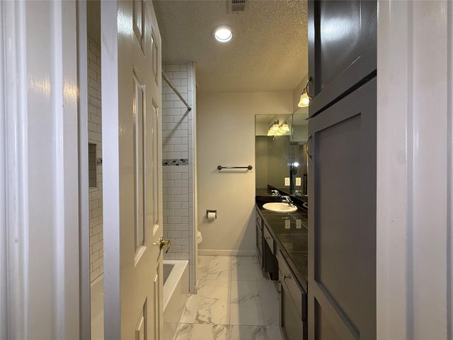 3636 Lake Street, Houston, TX 77098