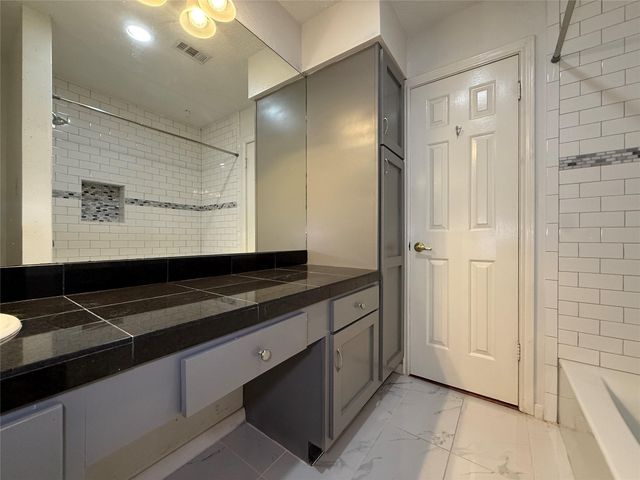 3636 Lake Street, Houston, TX 77098