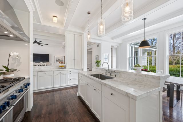 800 Glenview Road, Glenview, IL 60025