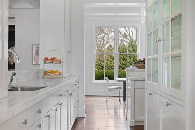 800 Glenview Road, Glenview, IL 60025