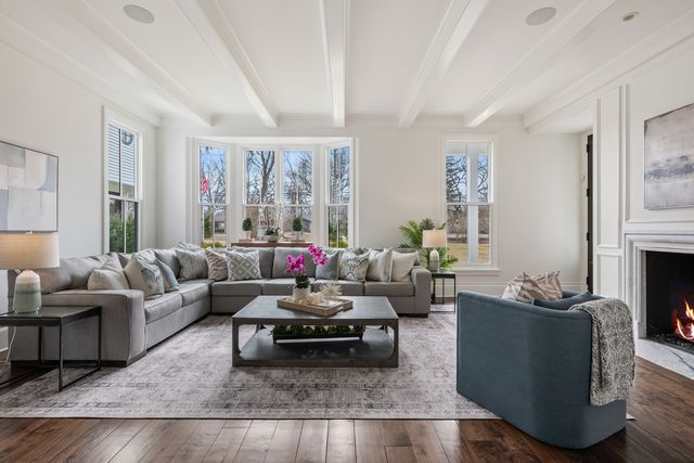 800 Glenview Road, Glenview, IL 60025