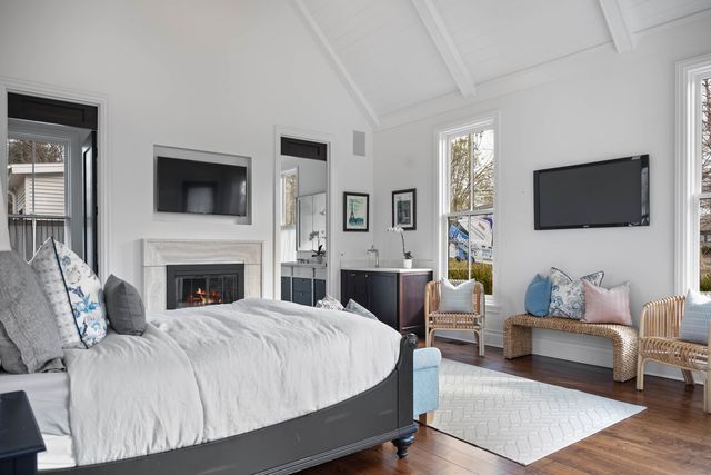 800 Glenview Road, Glenview, IL 60025