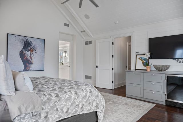 800 Glenview Road, Glenview, IL 60025