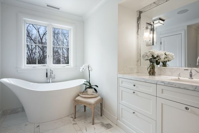 800 Glenview Road, Glenview, IL 60025