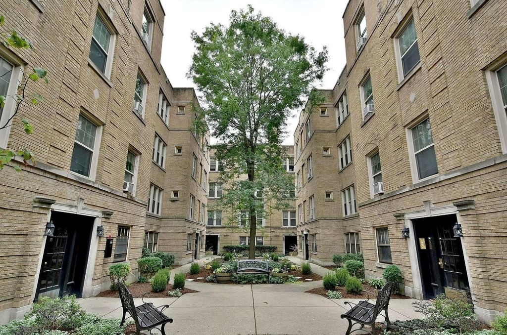 229 Washington Boulevard 1S, Oak Park, IL 60302