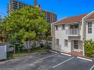 2050 NE 140th St 1, North Miami Beach, FL 33181