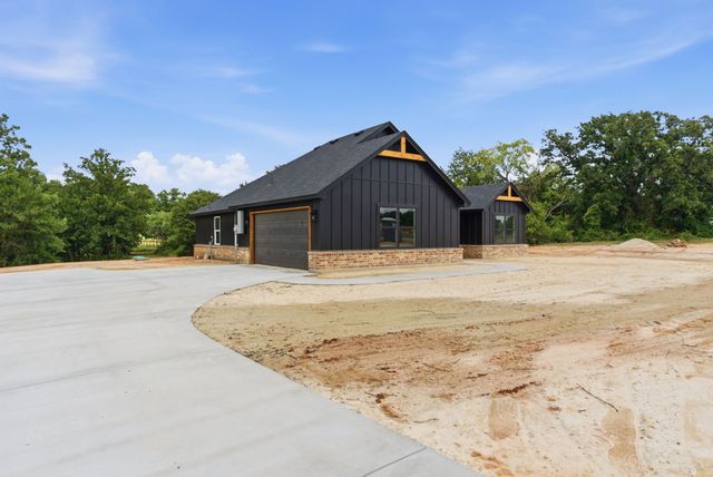 105 Graystone, Weatherford, TX 76088