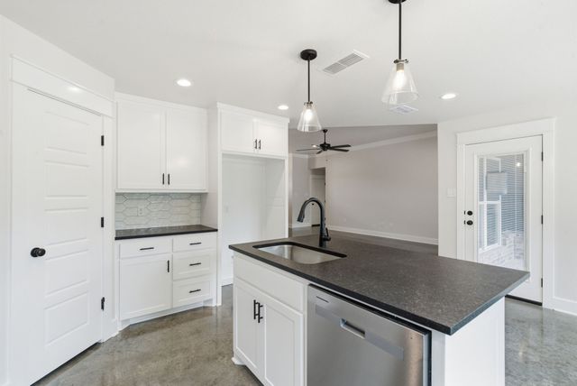 105 Graystone, Weatherford, TX 76088