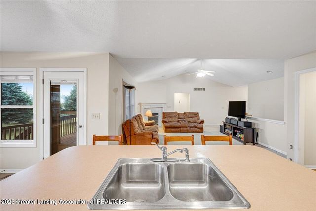 981 Saint Johns Chase, Grand Ledge, MI 48837