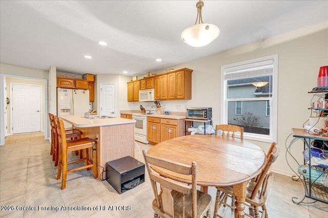 981 Saint Johns Chase, Grand Ledge, MI 48837