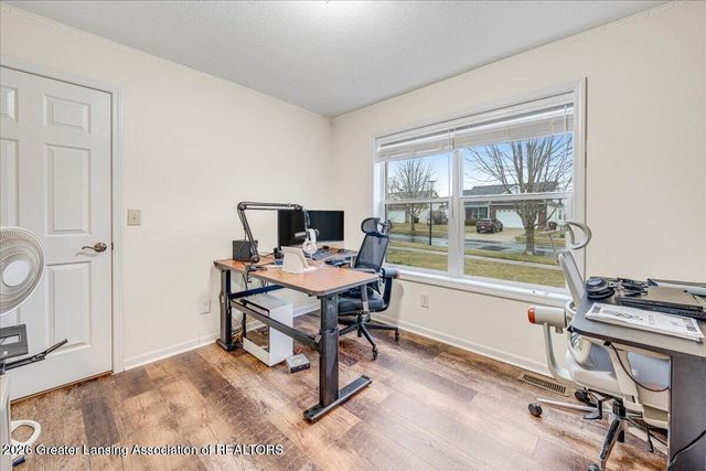 981 Saint Johns Chase, Grand Ledge, MI 48837