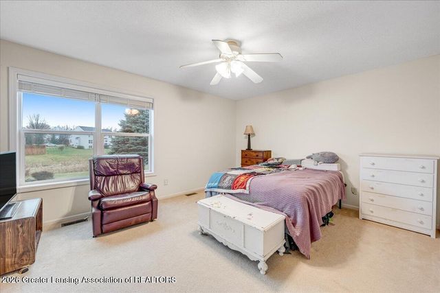 981 Saint Johns Chase, Grand Ledge, MI 48837