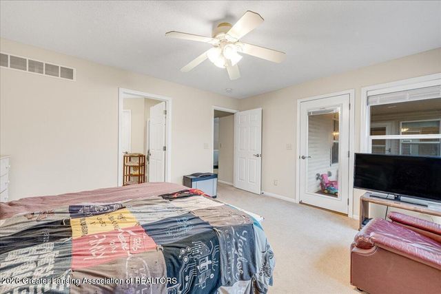 981 Saint Johns Chase, Grand Ledge, MI 48837