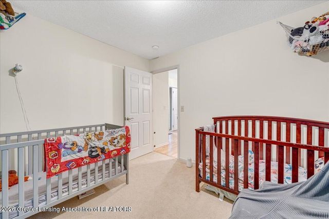 981 Saint Johns Chase, Grand Ledge, MI 48837