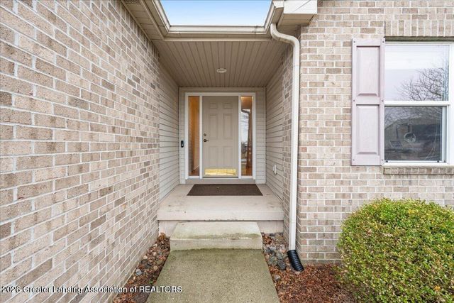 981 Saint Johns Chase, Grand Ledge, MI 48837