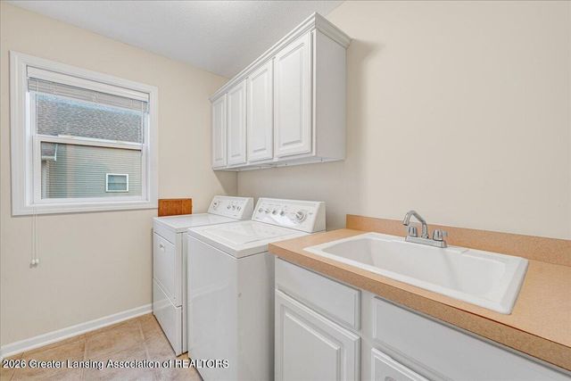 981 Saint Johns Chase, Grand Ledge, MI 48837