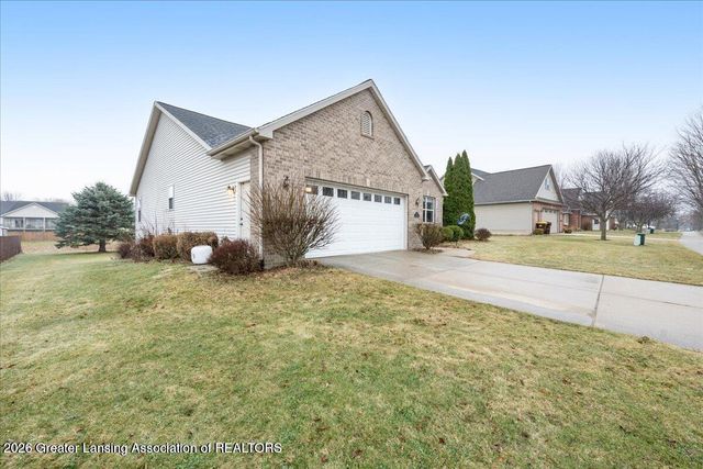 981 Saint Johns Chase, Grand Ledge, MI 48837