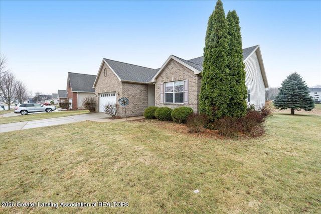 981 Saint Johns Chase, Grand Ledge, MI 48837