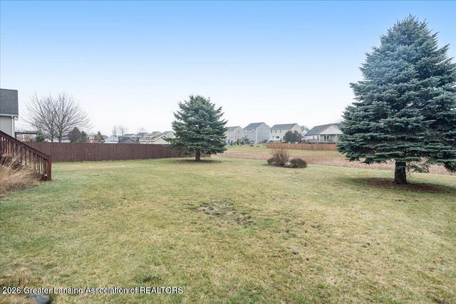 981 Saint Johns Chase, Grand Ledge, MI 48837