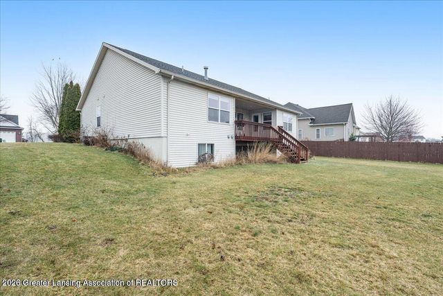 981 Saint Johns Chase, Grand Ledge, MI 48837