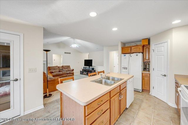 981 Saint Johns Chase, Grand Ledge, MI 48837