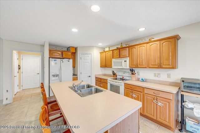 981 Saint Johns Chase, Grand Ledge, MI 48837