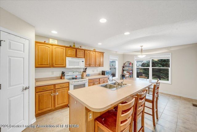 981 Saint Johns Chase, Grand Ledge, MI 48837