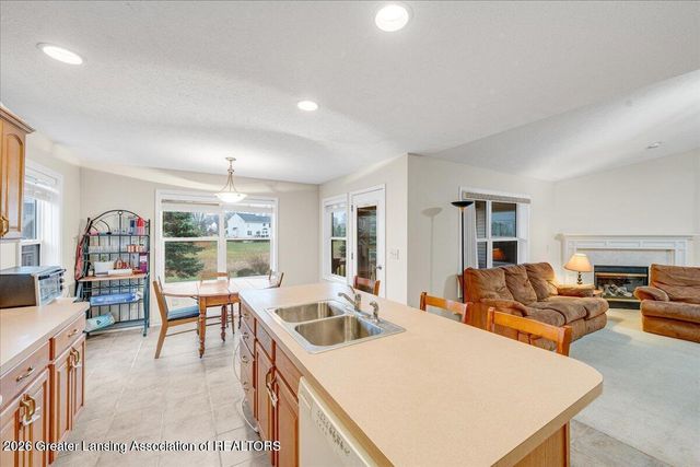 981 Saint Johns Chase, Grand Ledge, MI 48837