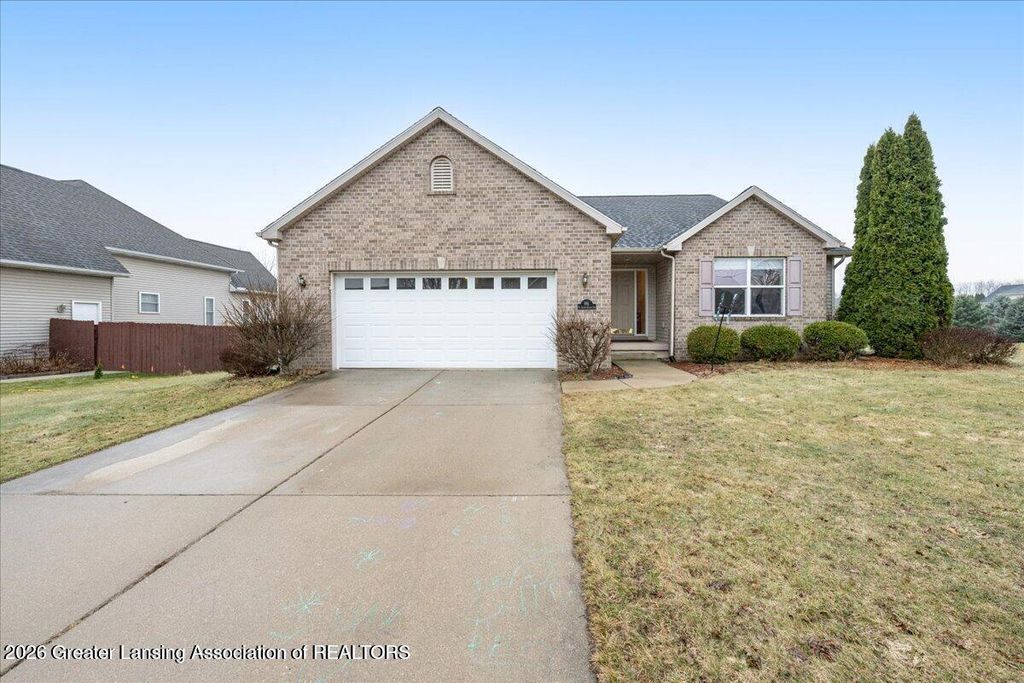 981 Saint Johns Chase, Grand Ledge, MI 48837