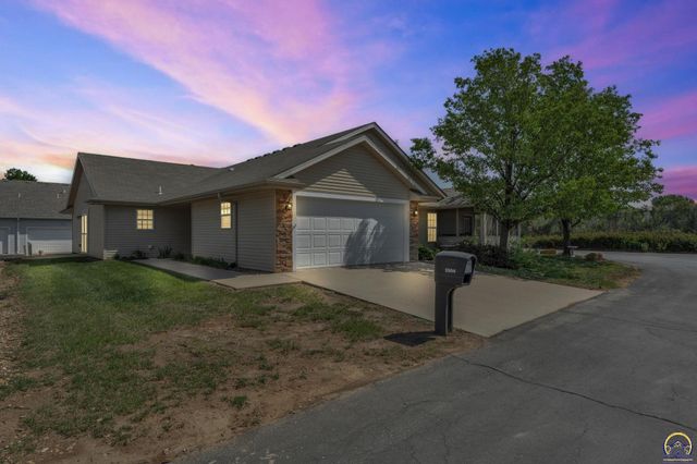 5504 SW Cantabella ST, Topeka, KS 66614